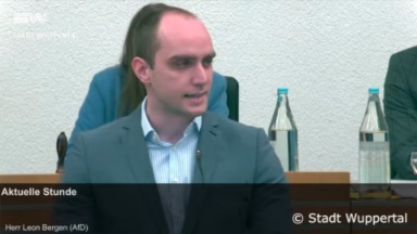 Leon Bergen im Plenarsaal des Barmer Rathauses